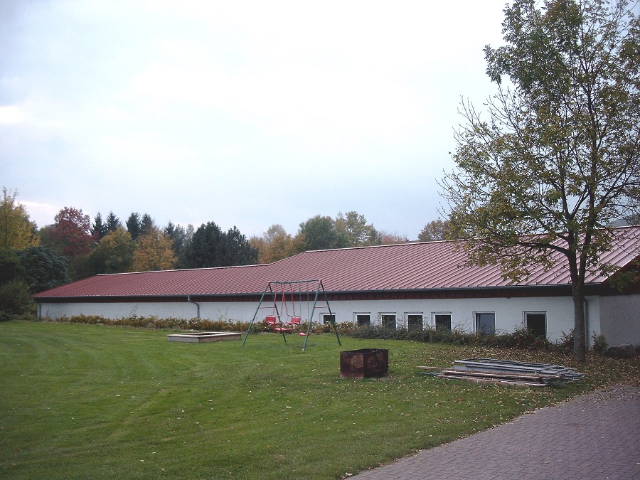 Ein Bild, das Gras, drauen, Himmel, Haus enthlt.

Automatisch generierte Beschreibung