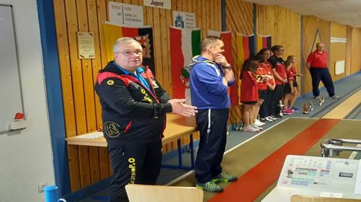 Ein Bild, das Text, Person enth�lt.

Automatisch generierte Beschreibung