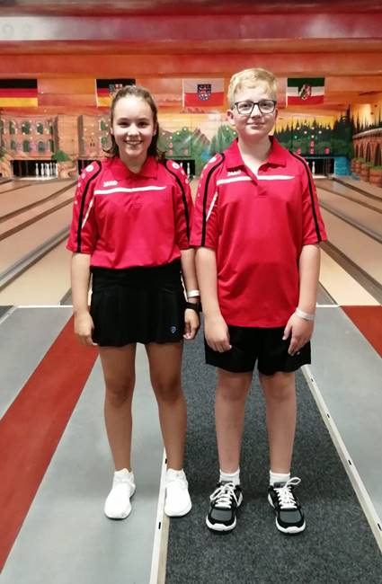 Ein Bild, das Person, stehend, darstellend, rot enth�lt.

Automatisch generierte Beschreibung