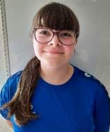 Ein Bild, das Person, Wand, blau, darstellend enth�lt.

Automatisch generierte Beschreibung