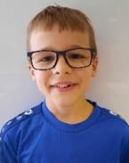 Ein Bild, das Person, l�chelnd, darstellend, blau enth�lt.

Automatisch generierte Beschreibung