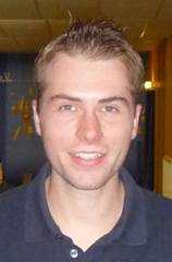 Ein Bild, das Menschliches Gesicht, Person, Kinn, Vorderkopf enth�lt.

Automatisch generierte Beschreibung