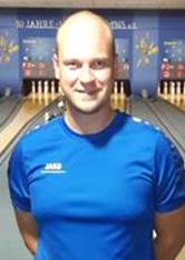 Ein Bild, das Sport, Person, Bowling, Bowlingausr�stung enth�lt.

Automatisch generierte Beschreibung