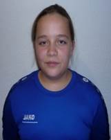 Ein Bild, das Person, Menschliches Gesicht, Kleidung, Kinn enthält.
Automatisch generierte Beschreibung