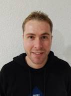 Ein Bild, das Wand, Person, drinnen, Mann enth�lt.

Automatisch generierte Beschreibung