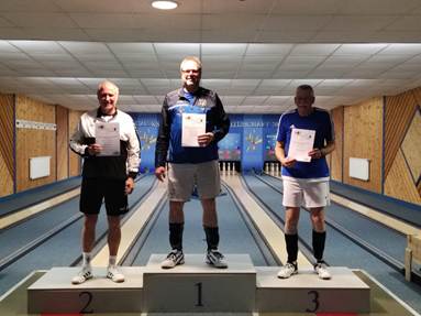 Ein Bild, das Kleidung, Person, Sport, Schuhwerk enth�lt.

KI-generierte Inhalte k�nnen fehlerhaft sein.