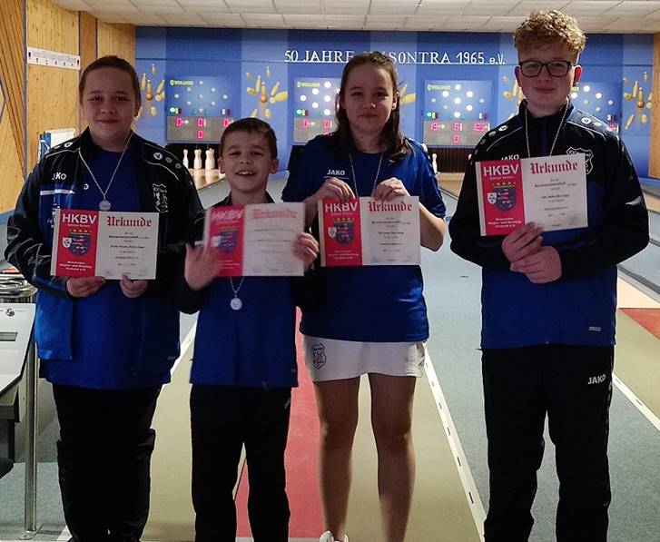 Ein Bild, das Text, Person, stehend, darstellend enth�lt.

Automatisch generierte Beschreibung