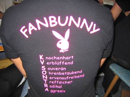 Ein Bild, das Text, Person, drinnen enth�lt.

Automatisch generierte Beschreibung